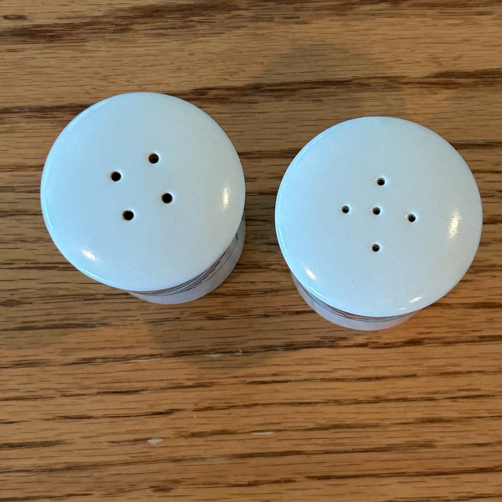 Mikasa Santa Fe Salt and Pepper Shakers - Picture 2 of 2